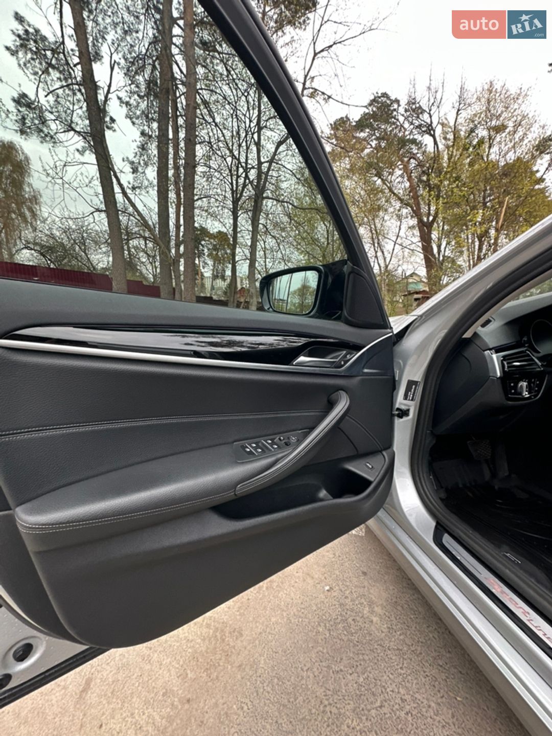 BMW 5 Series 2019 VIN WBAJF51030GM57629 фото оголошення 24 з 39