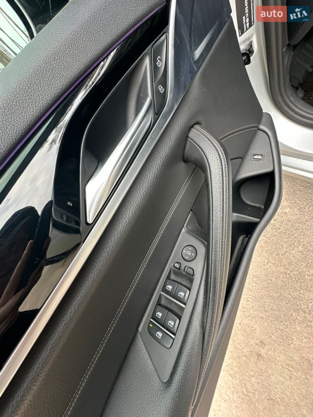 BMW 5 Series 2019 VIN WBAJF51030GM57629 фото оголошення 25 з 39