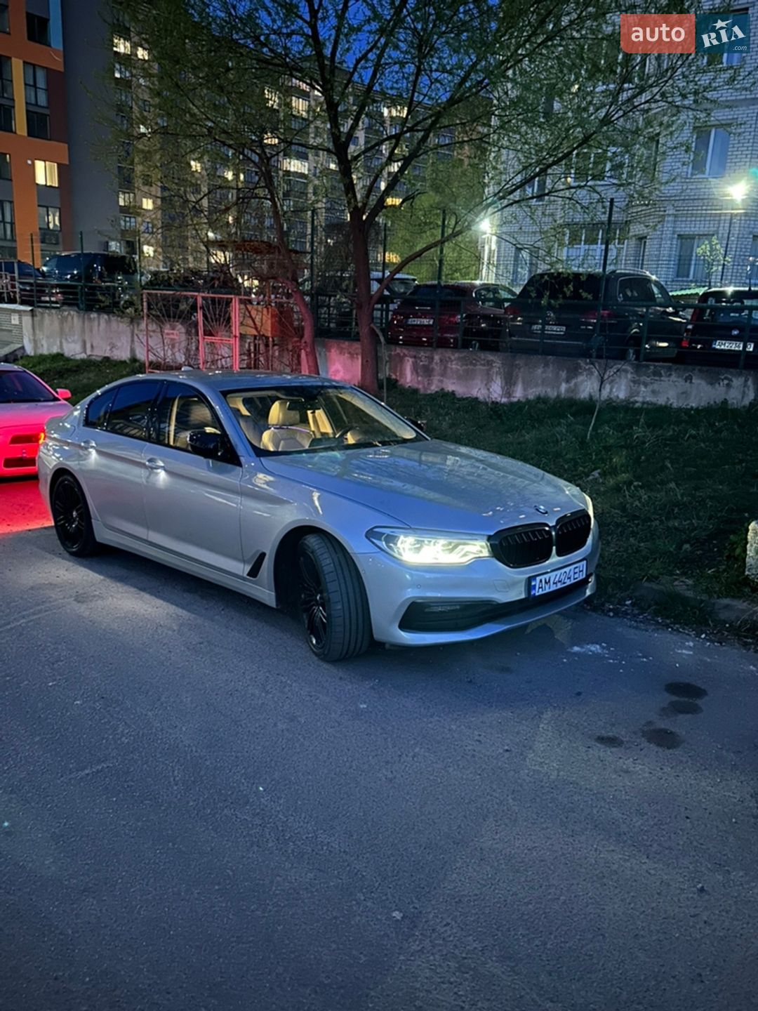 BMW 5 Series 2019 VIN WBAJF51030GM57629 фото оголошення 10 з 39