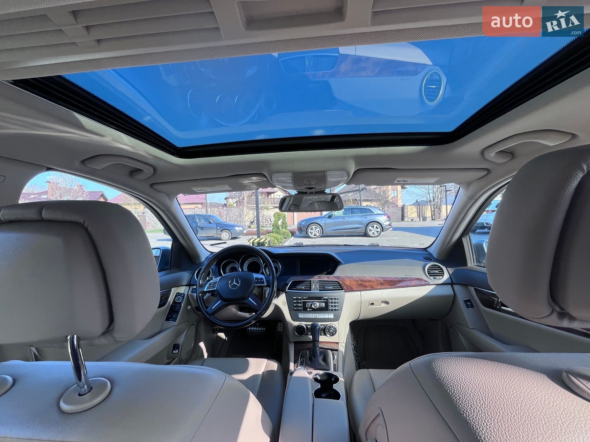 Mercedes-Benz C-Class 2012 VIN WDDGF4HB2DR270333 фото оголошення 13 з 16