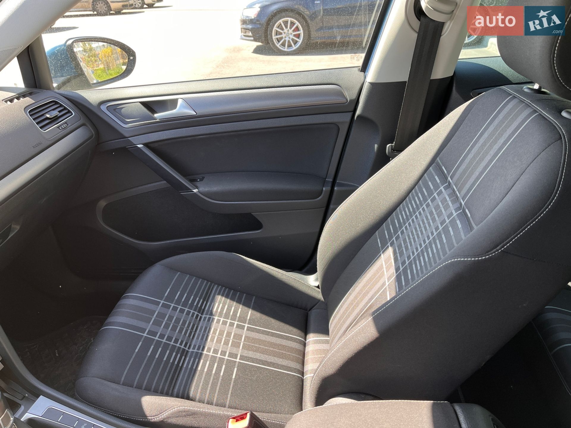Volkswagen Golf 2015 VIN WVWZZZAUZGP500489 фото оголошення 4 з 9