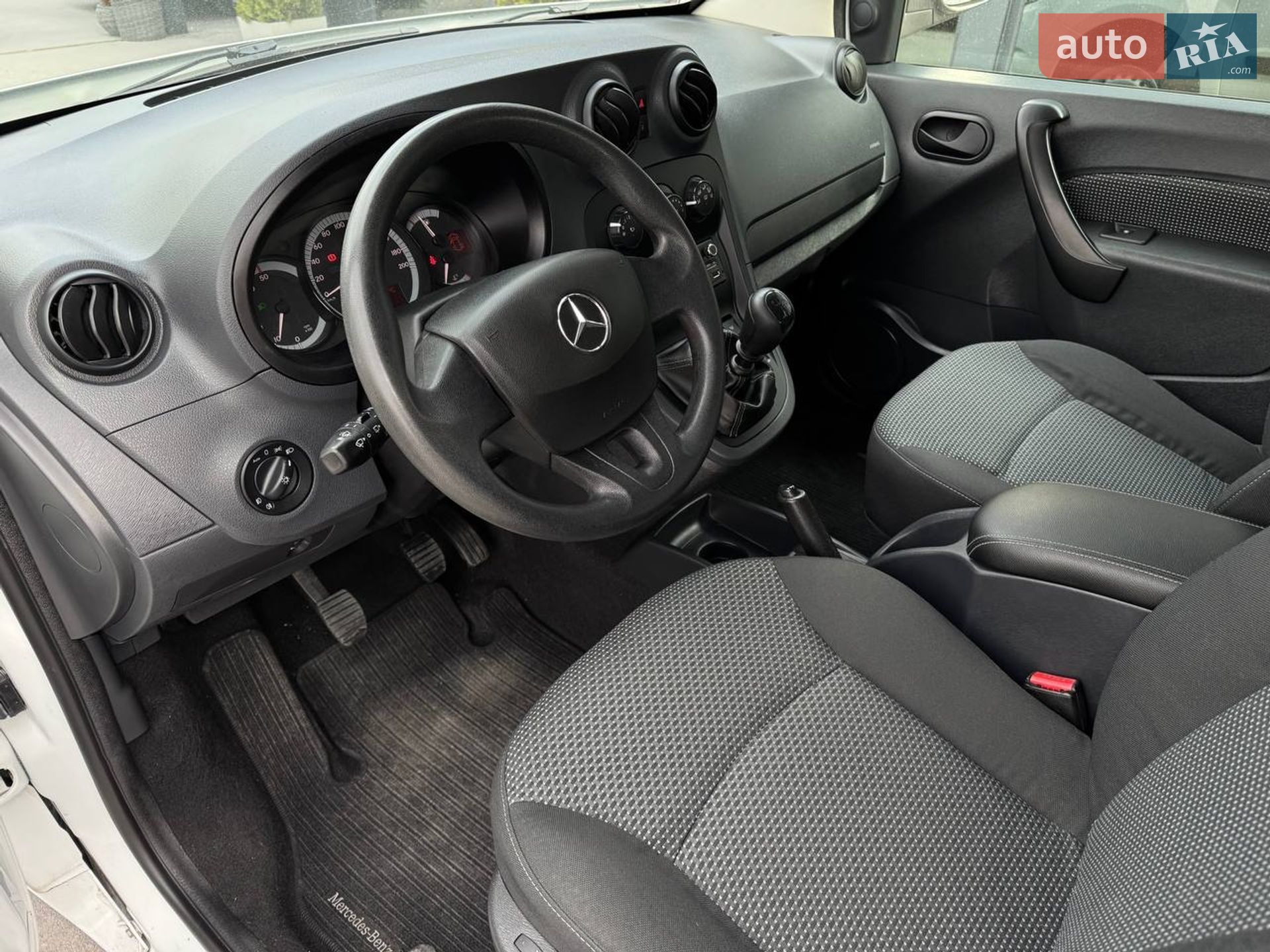 Mercedes-Benz Citan 2018 VIN WDF4157051U235661 фото оголошення 28 з 66