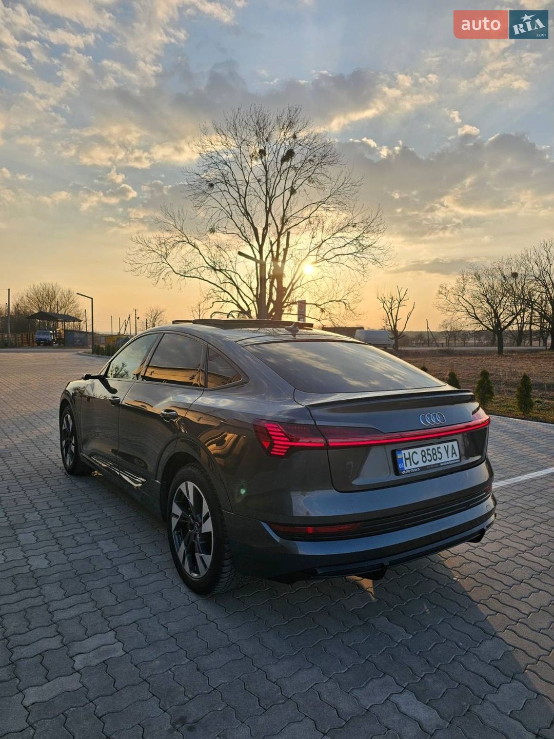 Audi e-tron 2021 VIN WAUZZZGE0MB042677 фото оголошення 2 з 45