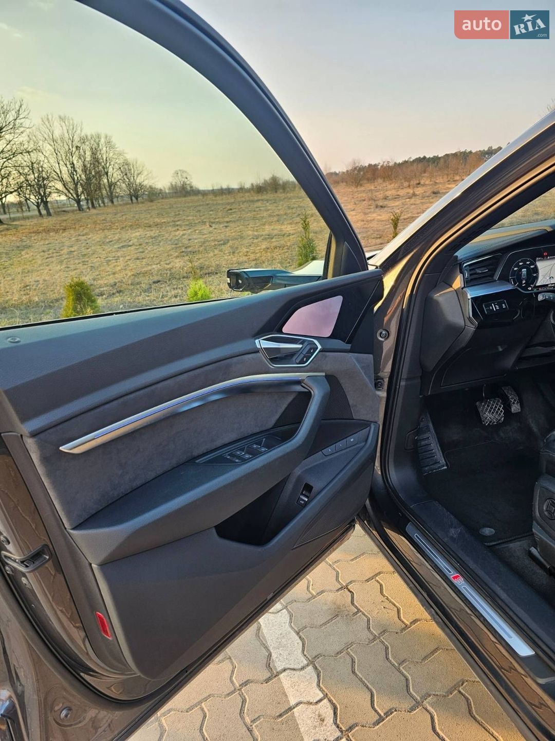 Audi e-tron 2021 VIN WAUZZZGE0MB042677 фото оголошення 3 з 45