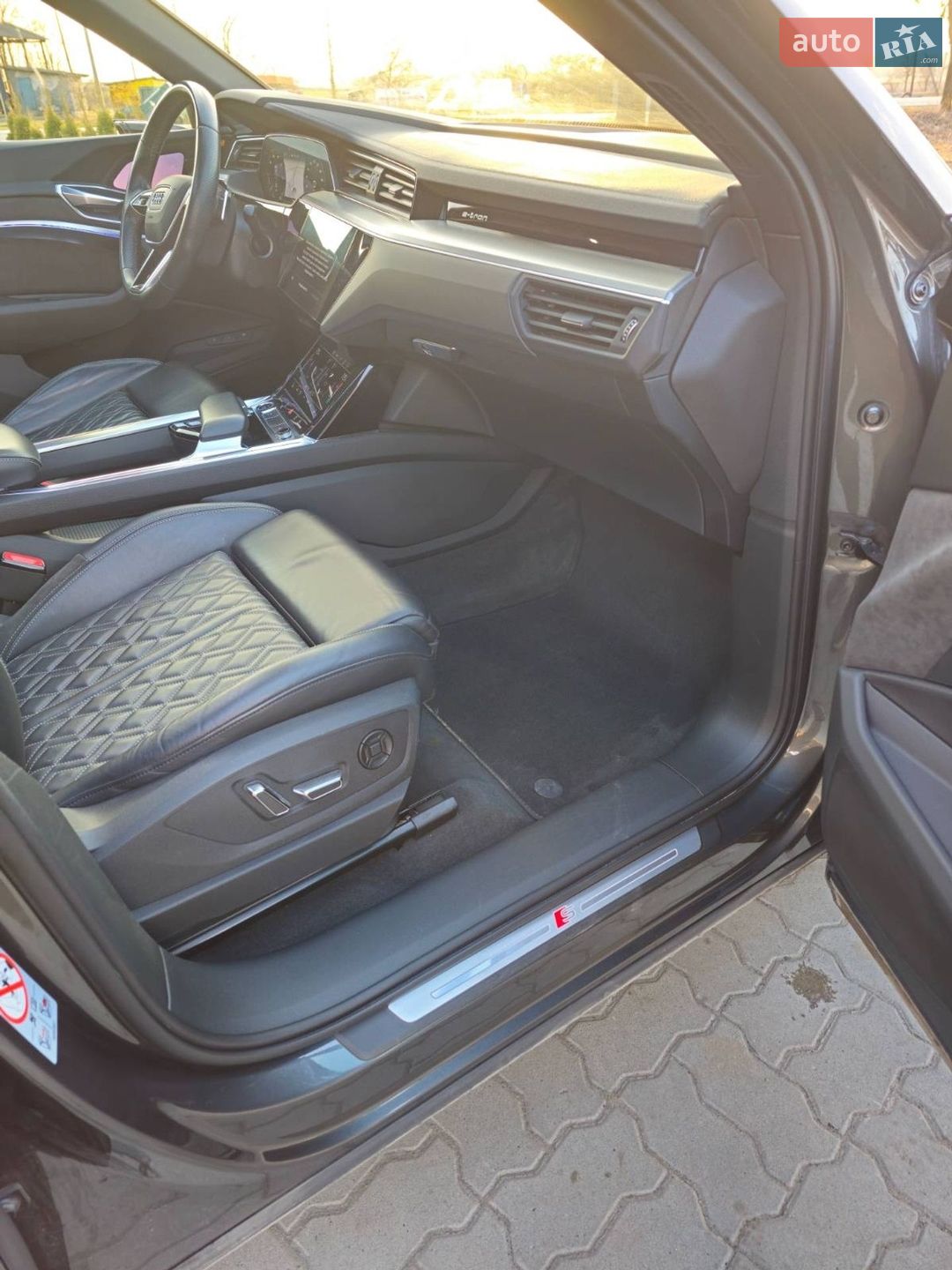 Audi e-tron 2021 VIN WAUZZZGE0MB042677 фото оголошення 18 з 45