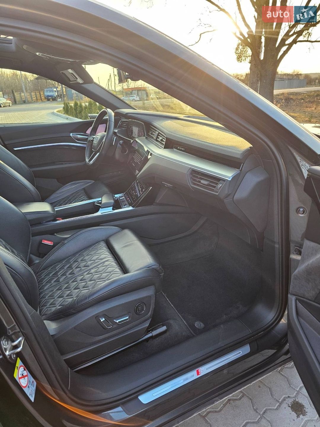 Audi e-tron 2021 VIN WAUZZZGE0MB042677 фото оголошення 28 з 45