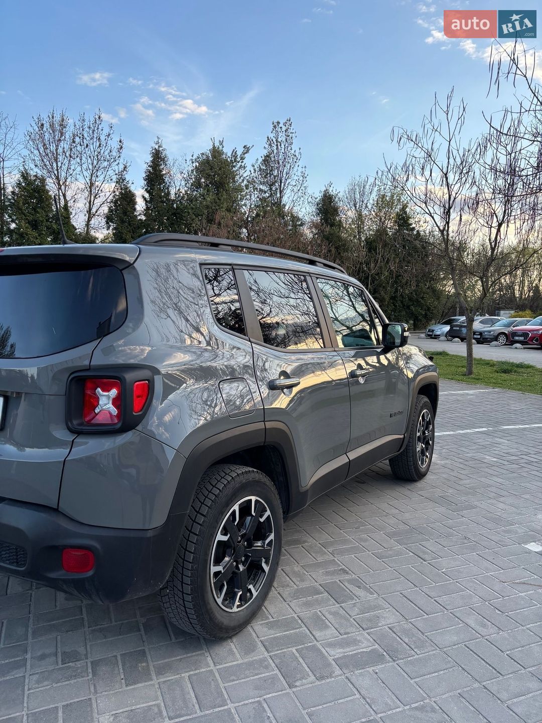 Jeep Renegade 2023 VIN ZACNJDB17PPP43529 фото оголошення 2 з 14