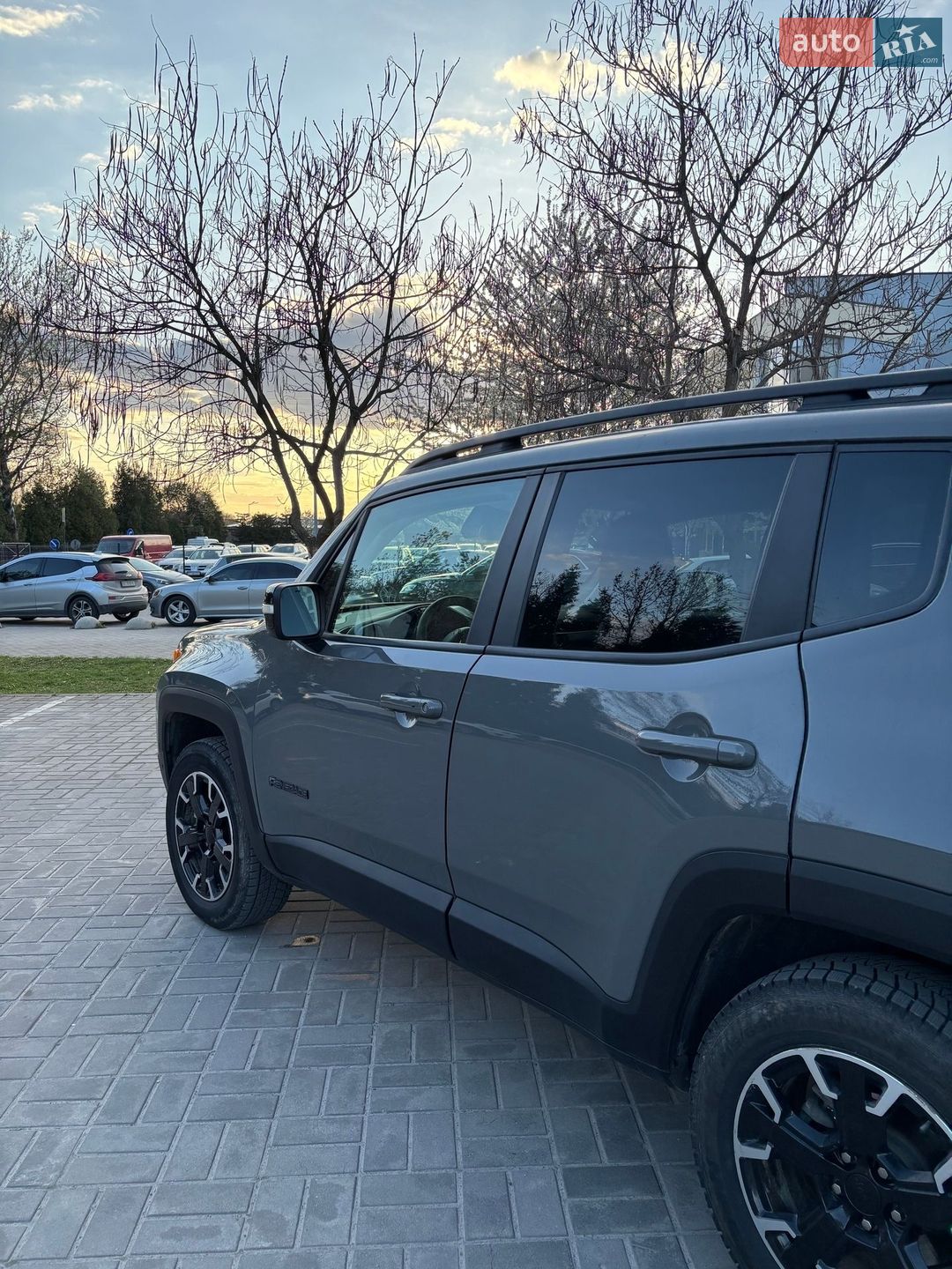 Jeep Renegade 2023 VIN ZACNJDB17PPP43529 фото оголошення 4 з 14