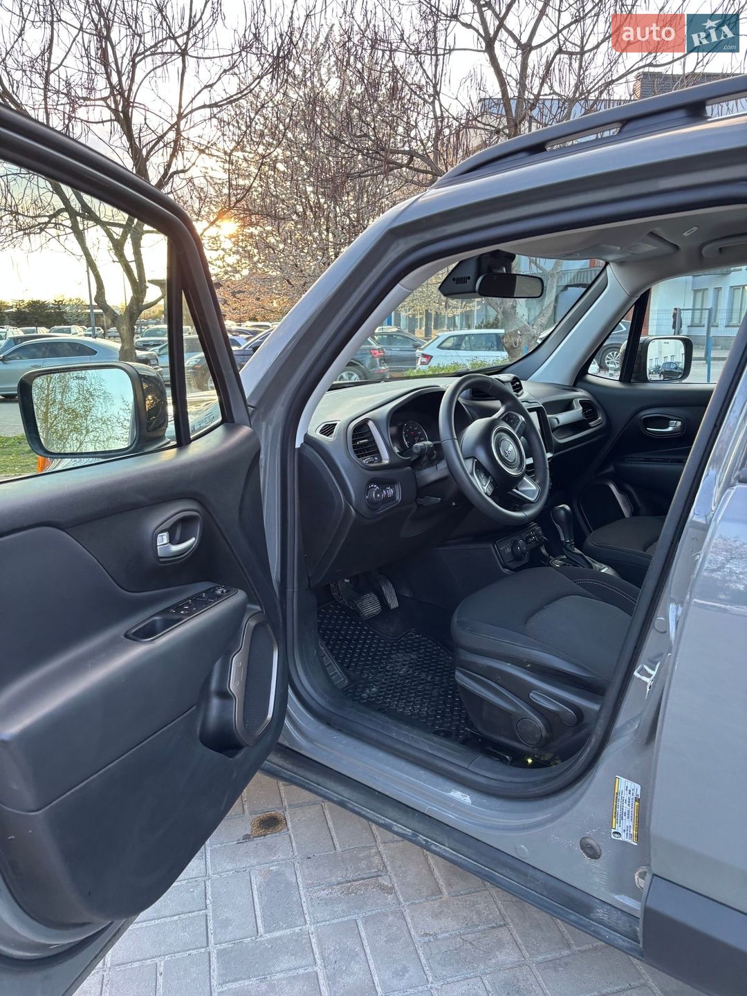 Jeep Renegade 2023 VIN ZACNJDB17PPP43529 фото оголошення 6 з 14