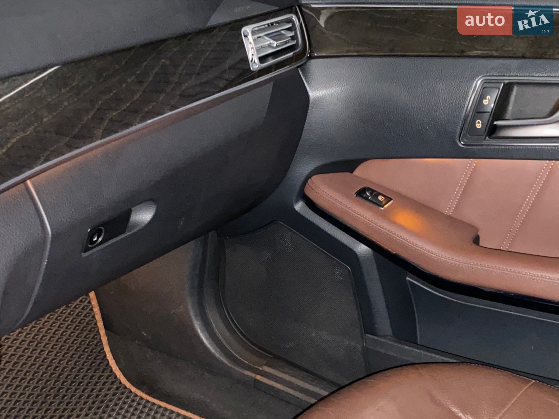 Mercedes-Benz E-Class 2013 VIN WDD2120981A828903 фото оголошення 33 з 87