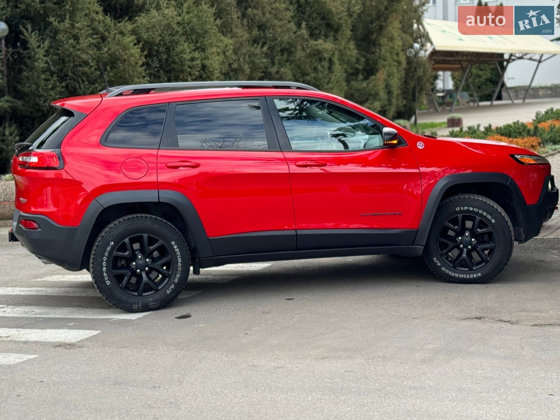 Jeep Cherokee 2017 VIN 1C4PJMBS9HW618105 фото оголошення 14 з 31