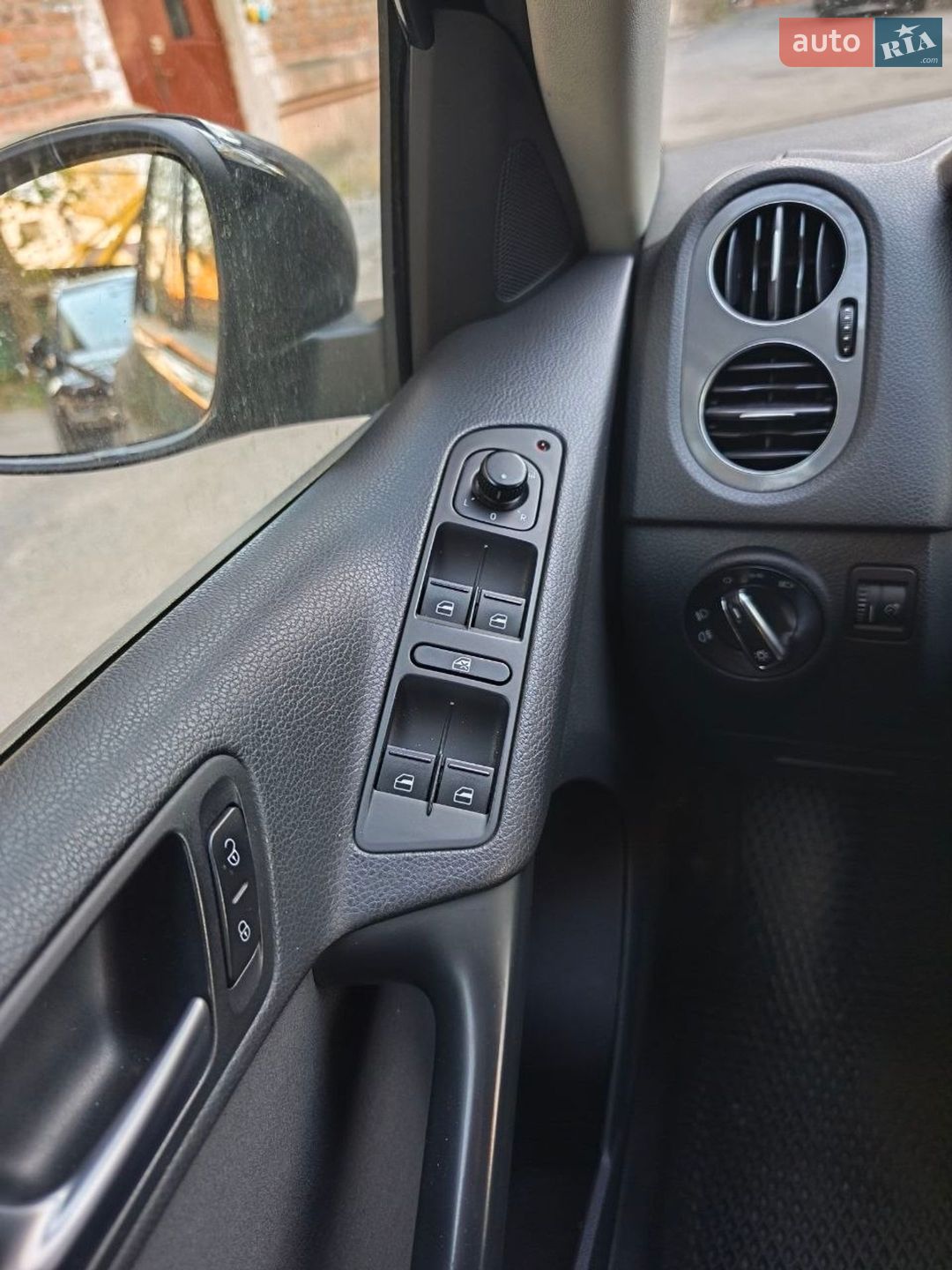 Volkswagen Tiguan 2015 VIN WVGBV7AX9FW612357 фото оголошення 17 з 22