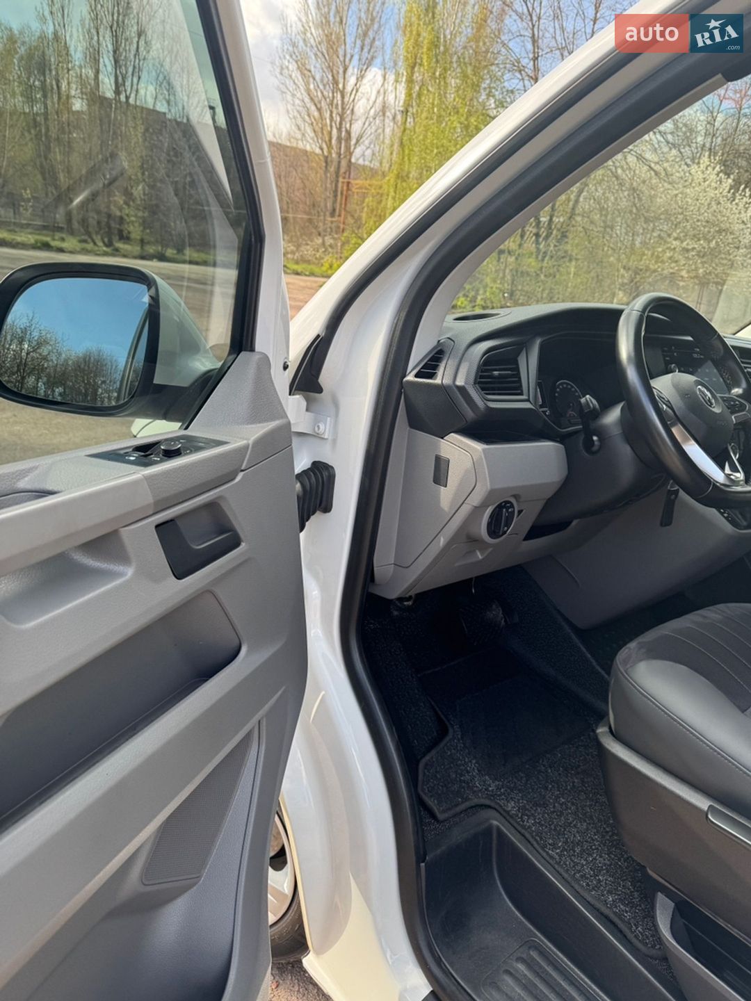 Volkswagen Transporter 2019 VIN WV1ZZZ7HZLH024855 фото оголошення 27 з 68