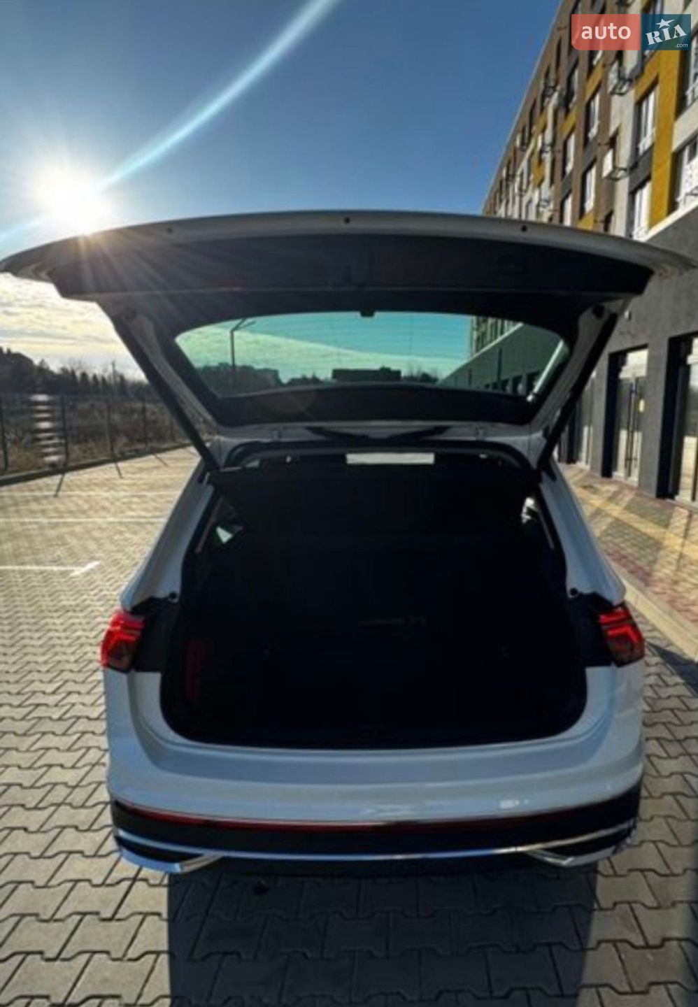 Volkswagen Tiguan 2023 VIN WVGZZZ5N9PW061226 фото оголошення 181 з 361
