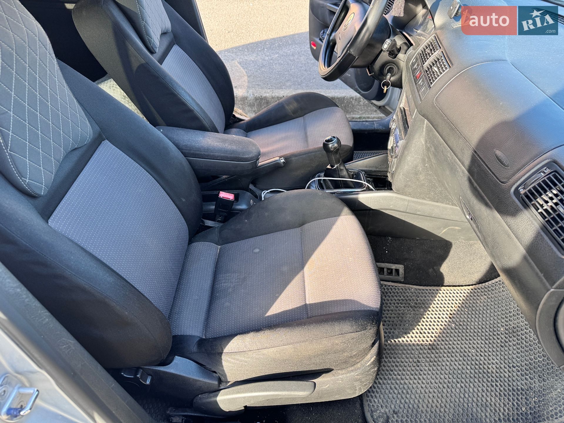 Volkswagen Golf 2002 VIN WVWZZZ1JZ2W597942 фото оголошення 16 з 23