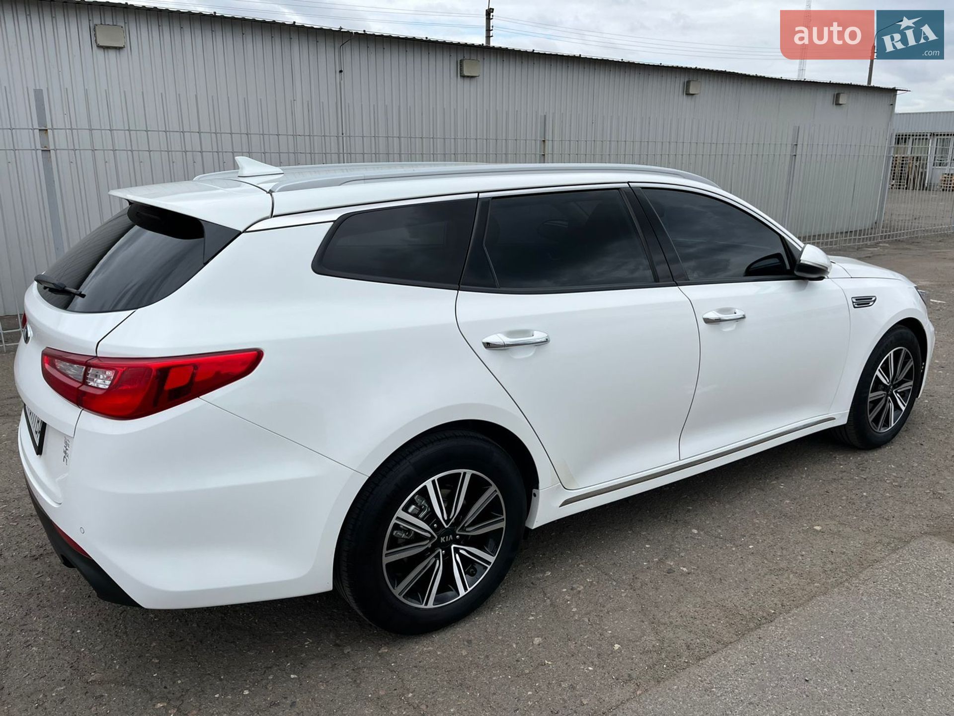 Kia Optima 2019 VIN KNAGU819GL5384113 фото оголошення 4 з 10