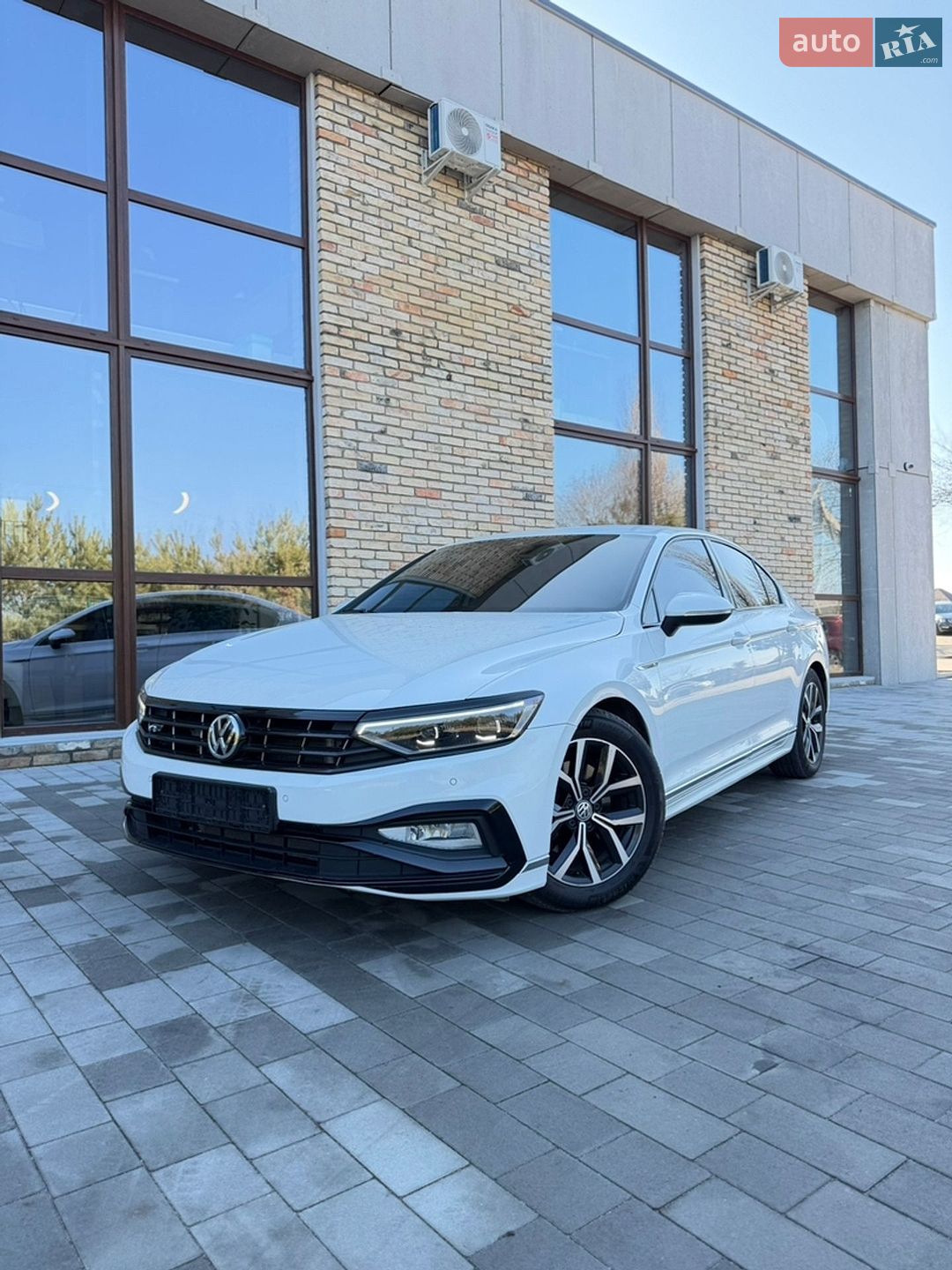 Volkswagen Passat 2019 VIN WVWZZZ3CZLE049017 фото оголошення 3 з 18