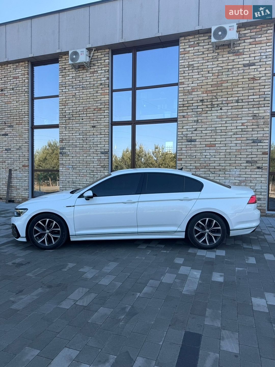 Volkswagen Passat 2019 VIN WVWZZZ3CZLE049017 фото оголошення 7 з 18