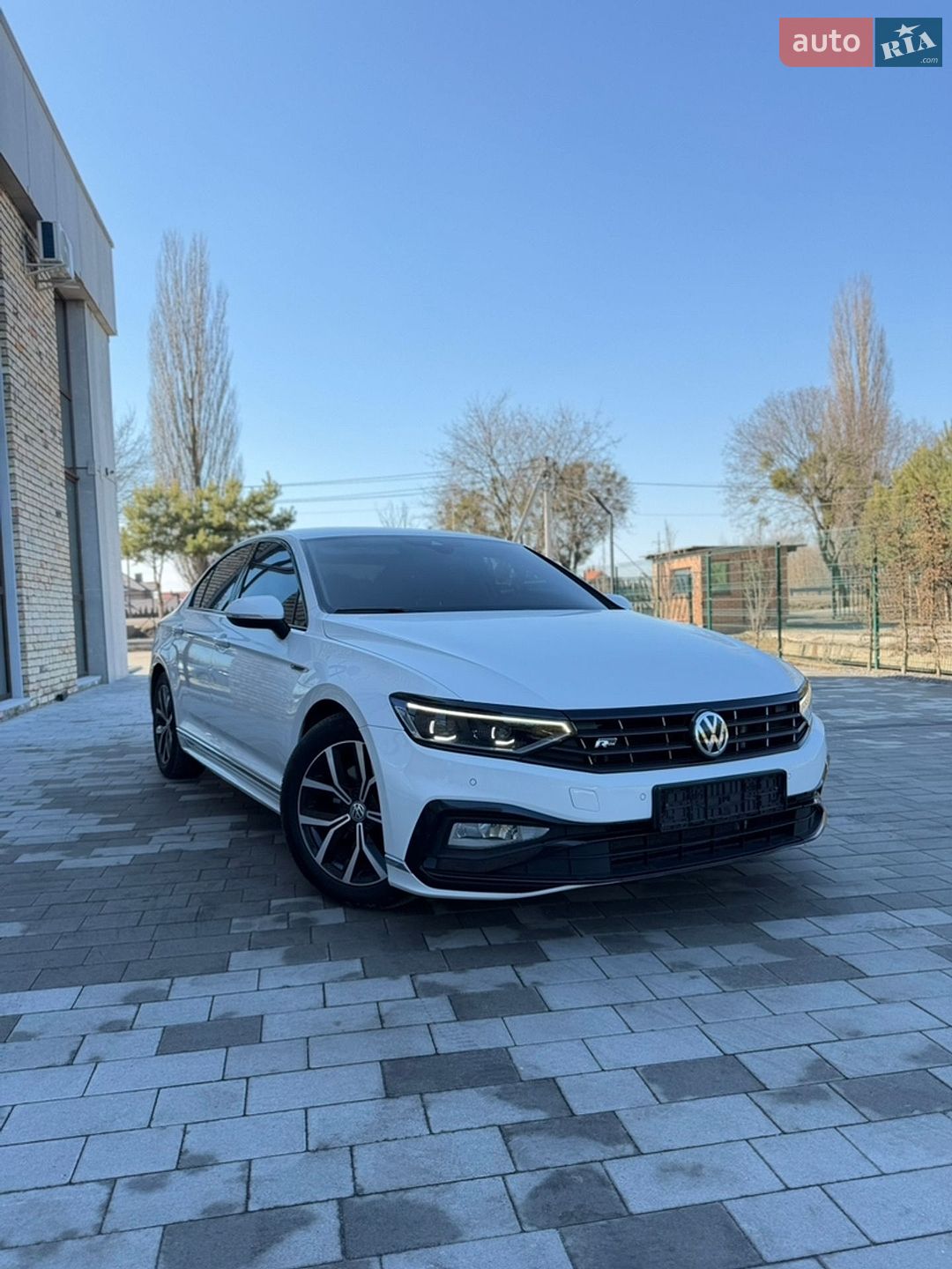 Volkswagen Passat 2019 VIN WVWZZZ3CZLE049017 фото оголошення 4 з 18