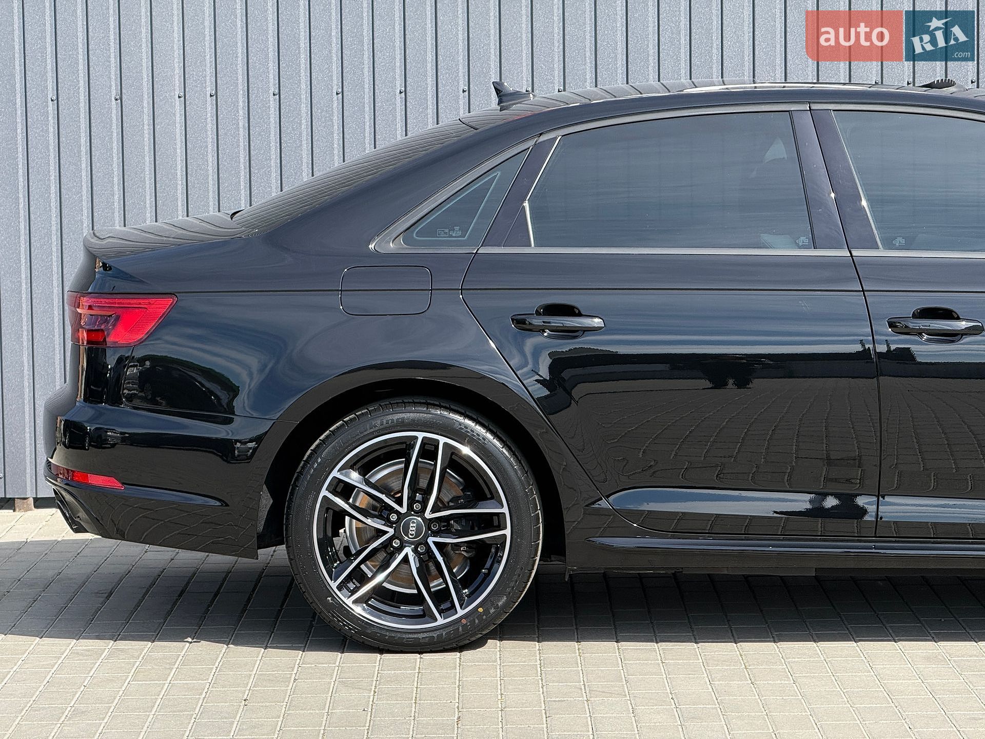 Audi A4 2017 VIN WAUKMAF46HN055769 фото оголошення 11 з 57