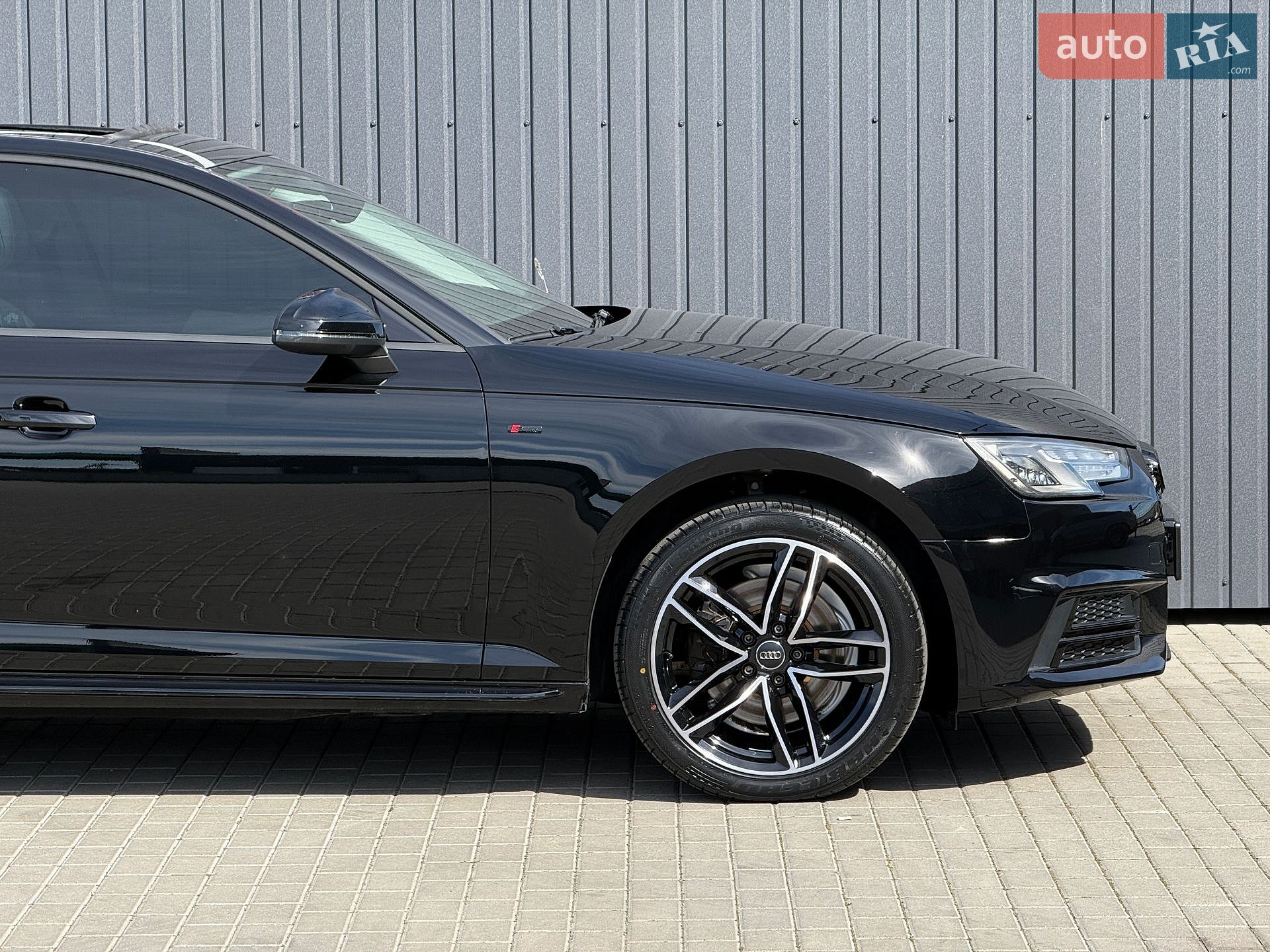 Audi A4 2017 VIN WAUKMAF46HN055769 фото оголошення 12 з 57