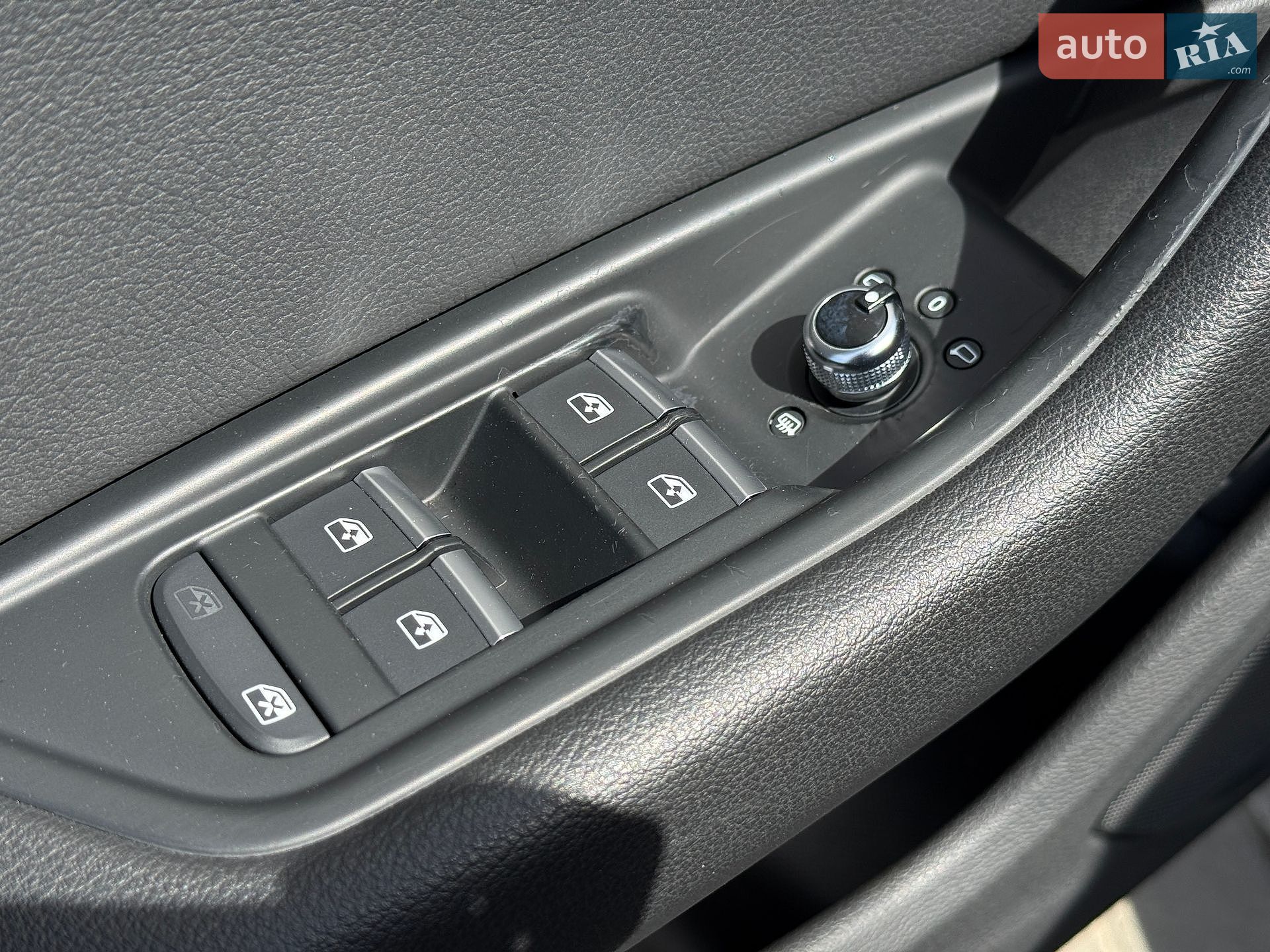 Audi A4 2017 VIN WAUKMAF46HN055769 фото оголошення 28 з 57