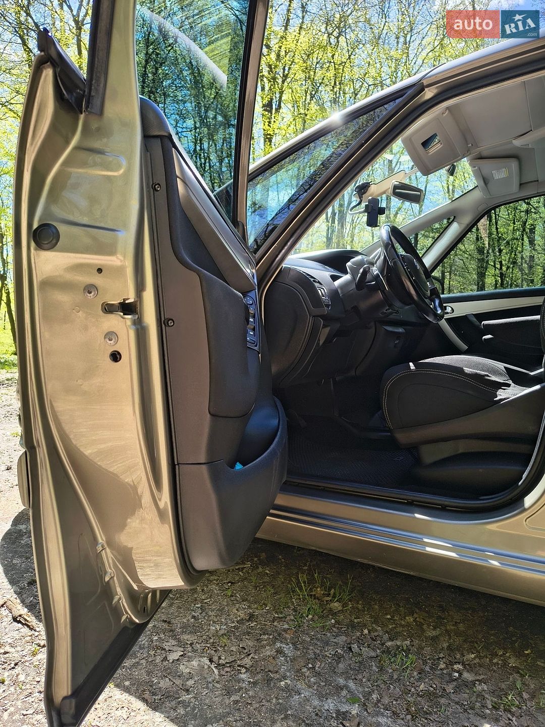 Citroen C4 Picasso 2010 VIN VF7UD9HZHAJ563674 фото оголошення 21 з 49