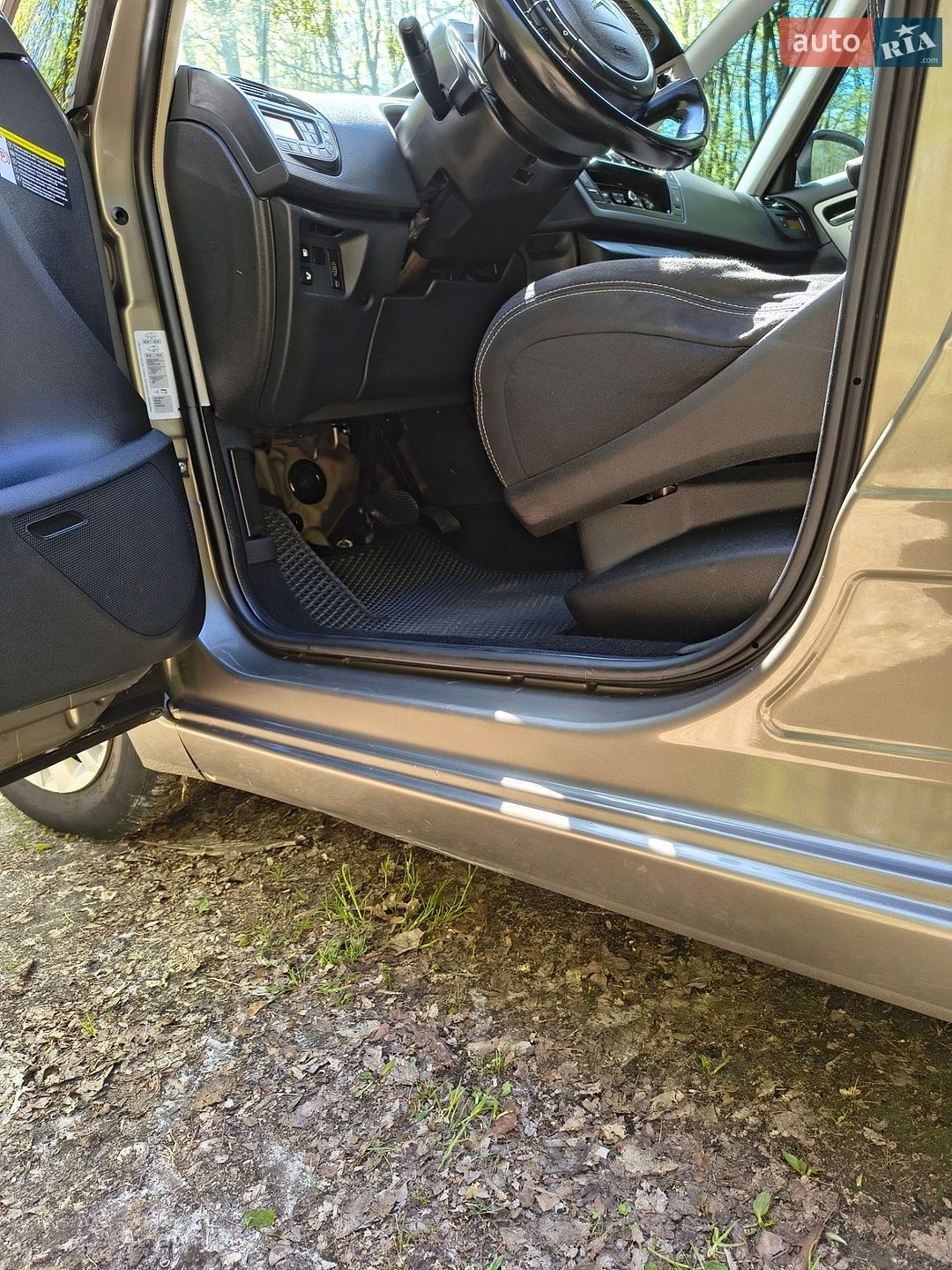 Citroen C4 Picasso 2010 VIN VF7UD9HZHAJ563674 фото оголошення 22 з 49