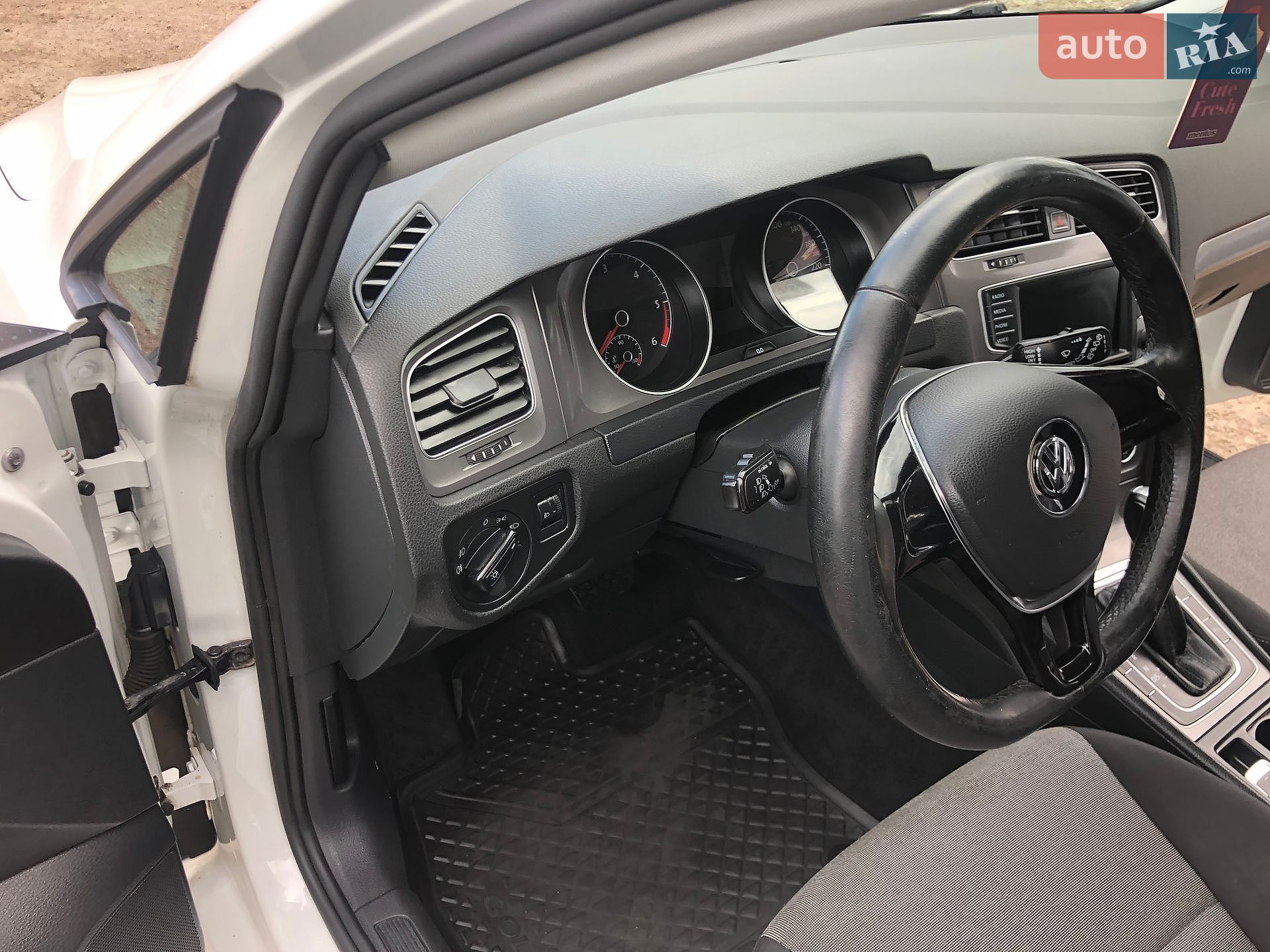 Volkswagen Golf 2016 VIN WVWZZZAUZGP557592 фото оголошення 42 з 43