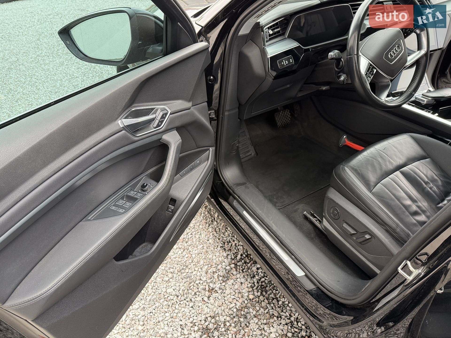 Audi e-tron 2020 VIN WAUZZZGE0LB037932 фото оголошення 12 з 30