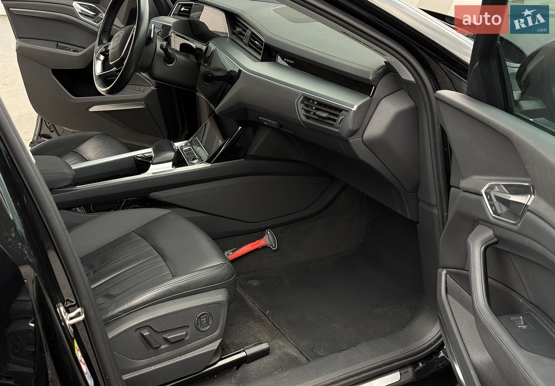 Audi e-tron 2020 VIN WAUZZZGE0LB037932 фото оголошення 23 з 30