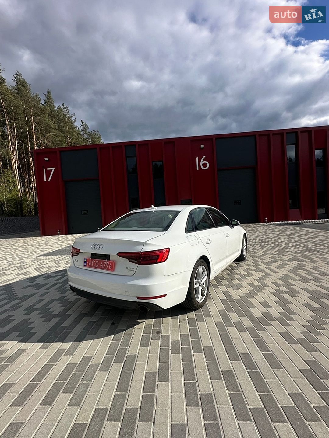 Audi A4 2017 VIN WAUGMAF46HN045765 фото оголошення 12 з 33