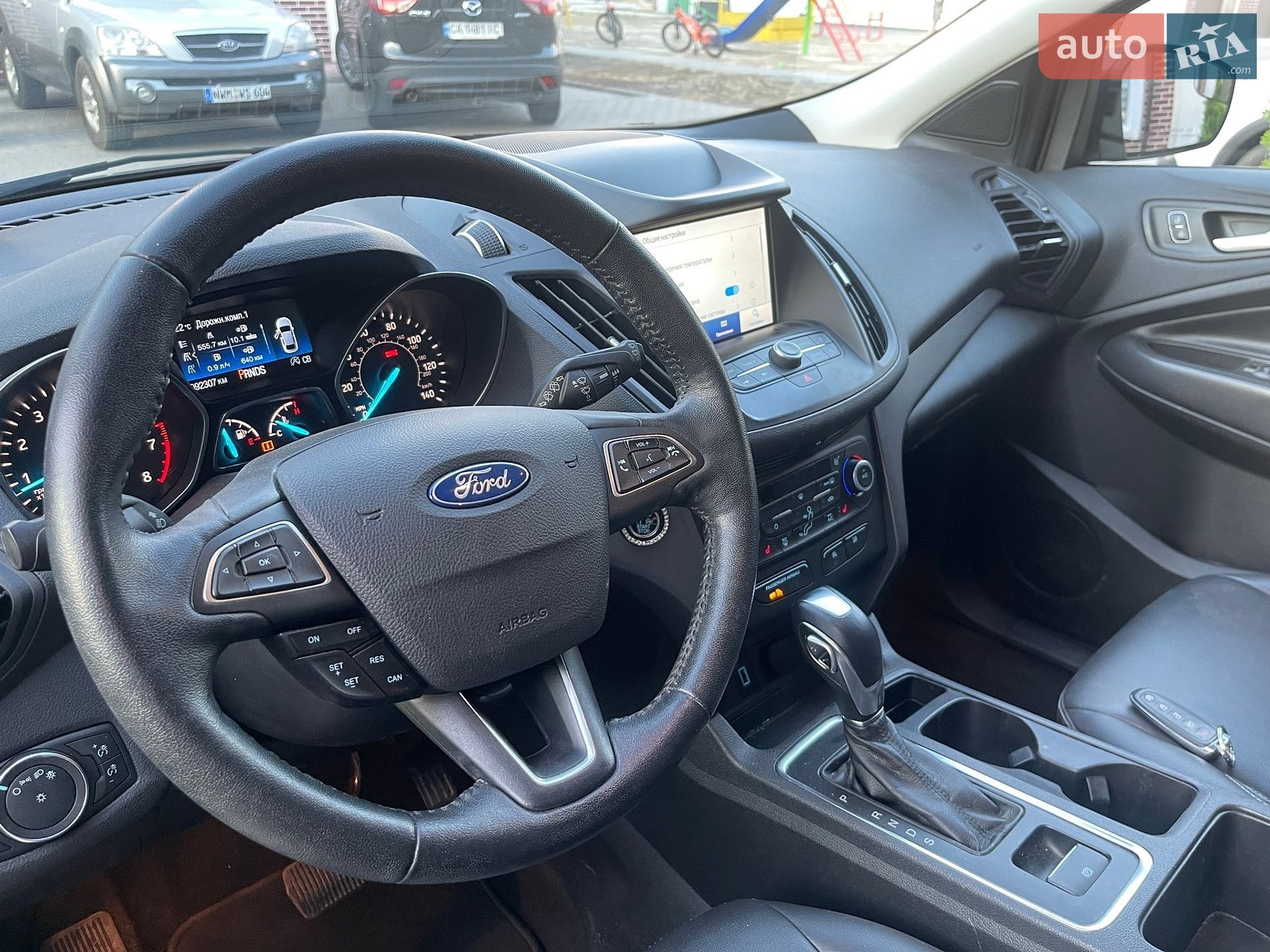 Ford Escape 2019 VIN 1FMCU9HD9KUC28597 фото оголошення 10 з 14
