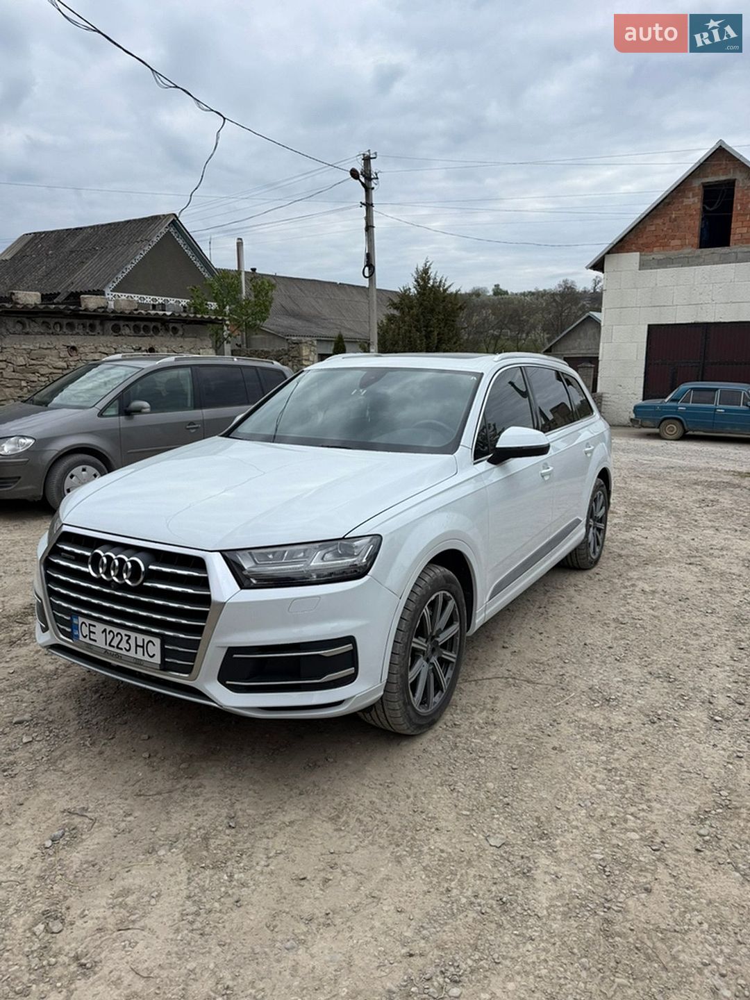 Audi Q7 2017 VIN WA1LHAF7XHD052170 фото оголошення 2 з 10