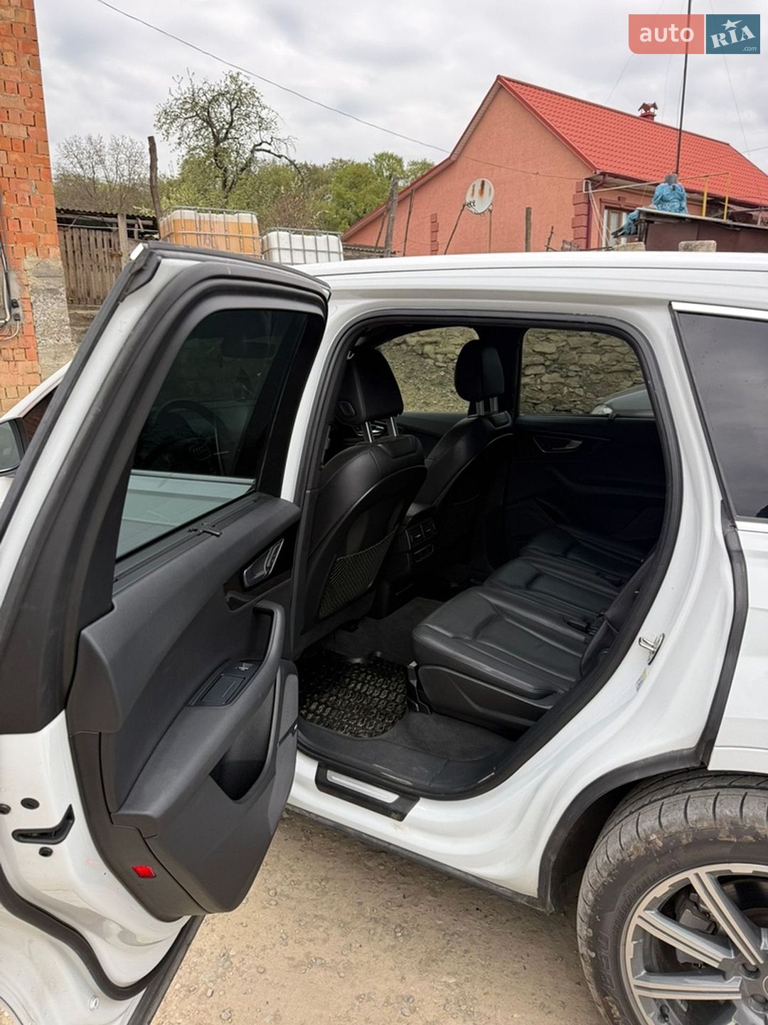 Audi Q7 2017 VIN WA1LHAF7XHD052170 фото оголошення 7 з 10