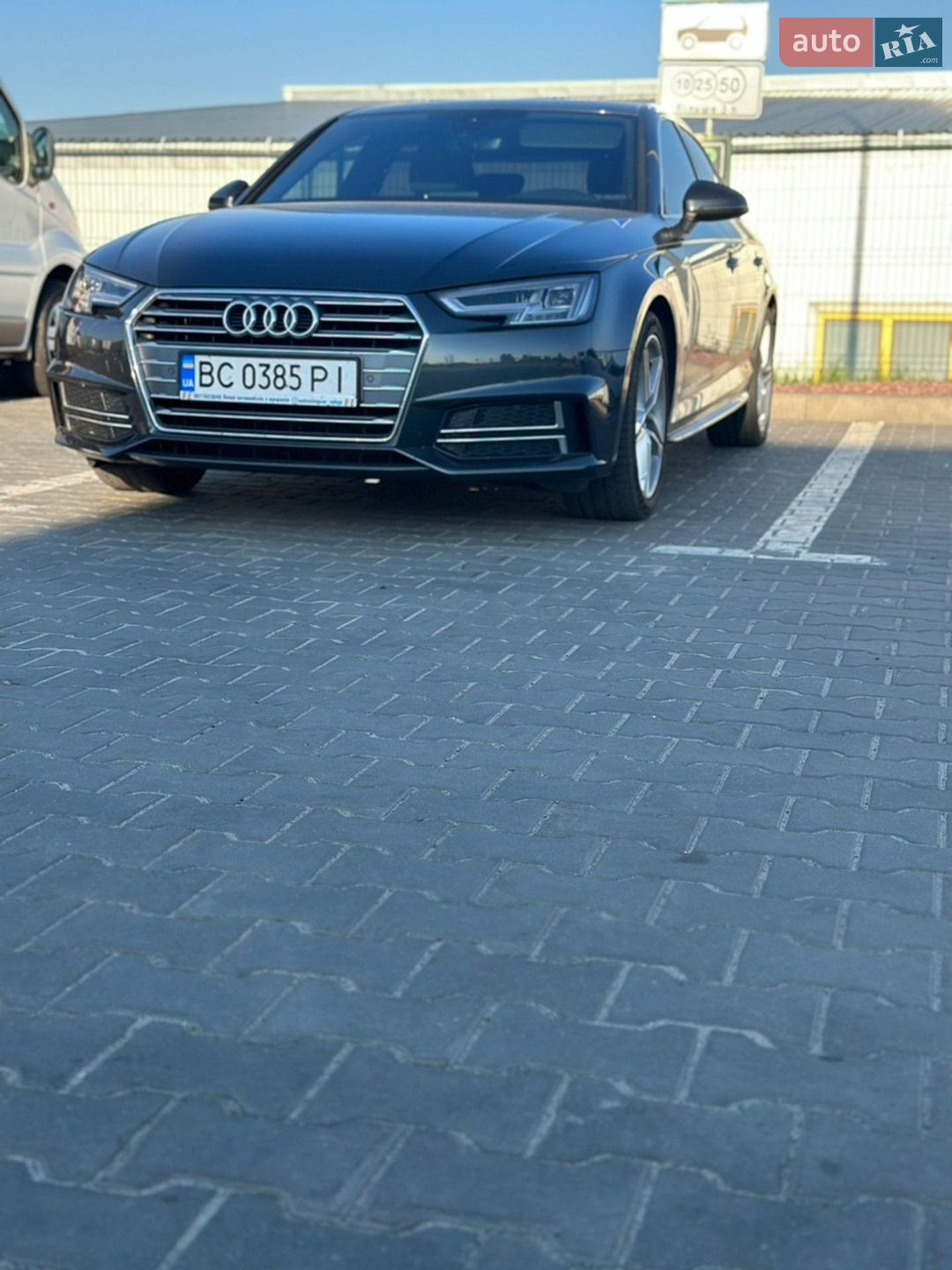 Audi A4 2018 VIN WAUZZZF47JA189203 фото оголошення 19 з 20