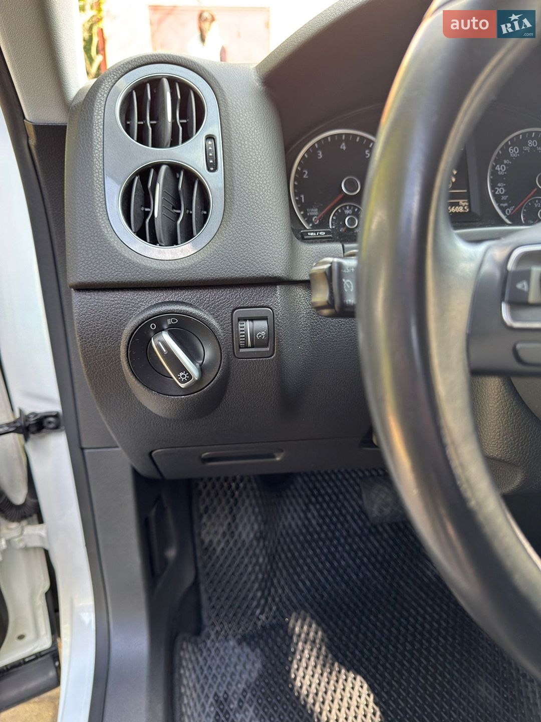 Volkswagen Tiguan 2014 VIN WVGBV7AX3FW503232 фото оголошення 17 з 32