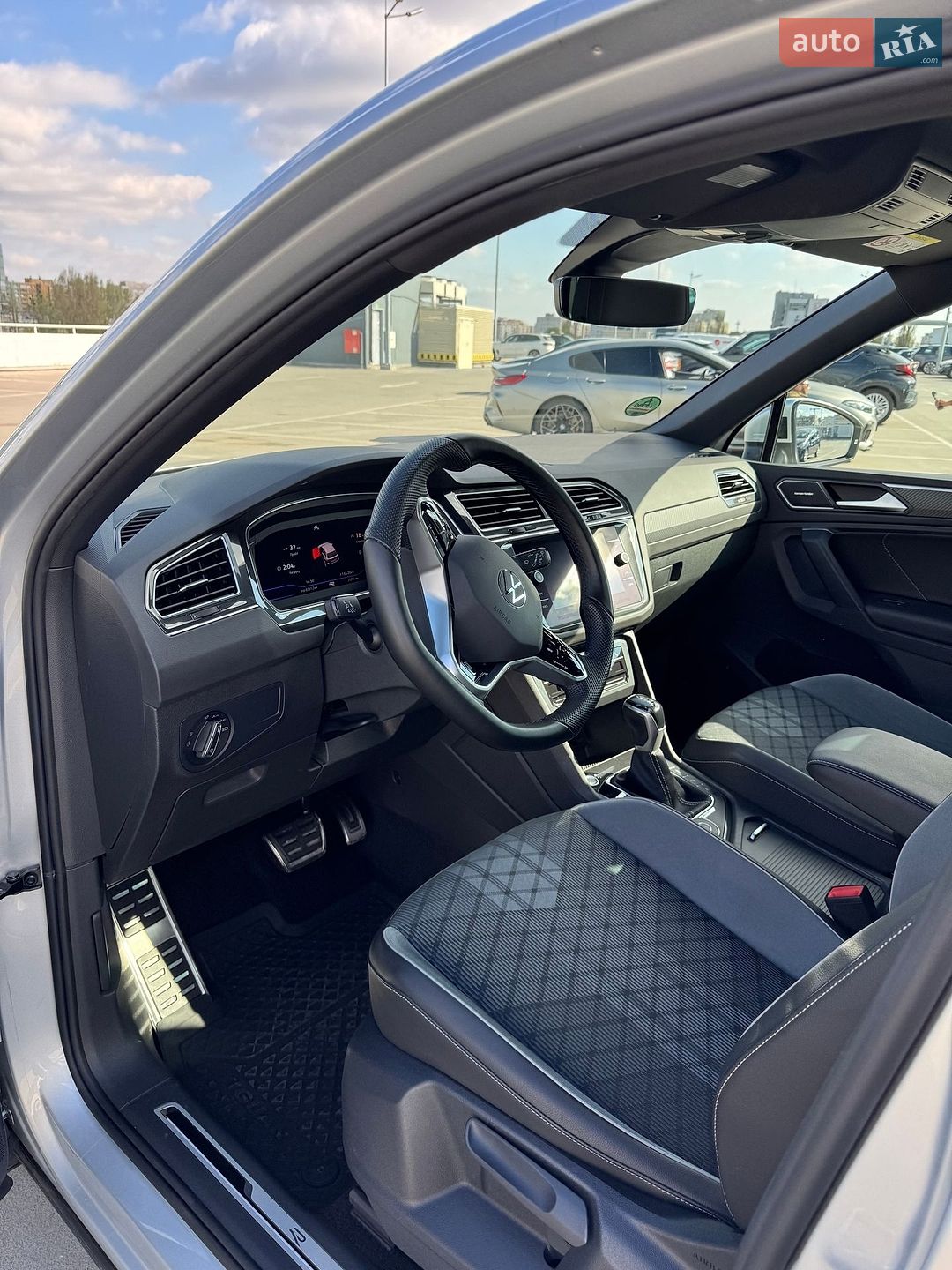 Volkswagen Tiguan 2022 VIN WVGZZZ5N8PW006086 фото оголошення 5 з 51