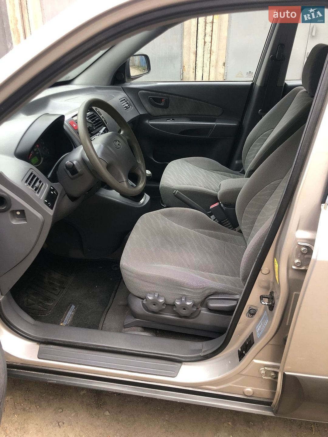 Hyundai Tucson 2005 VIN KMHJM81BP5U236889 фото оголошення 2 з 10