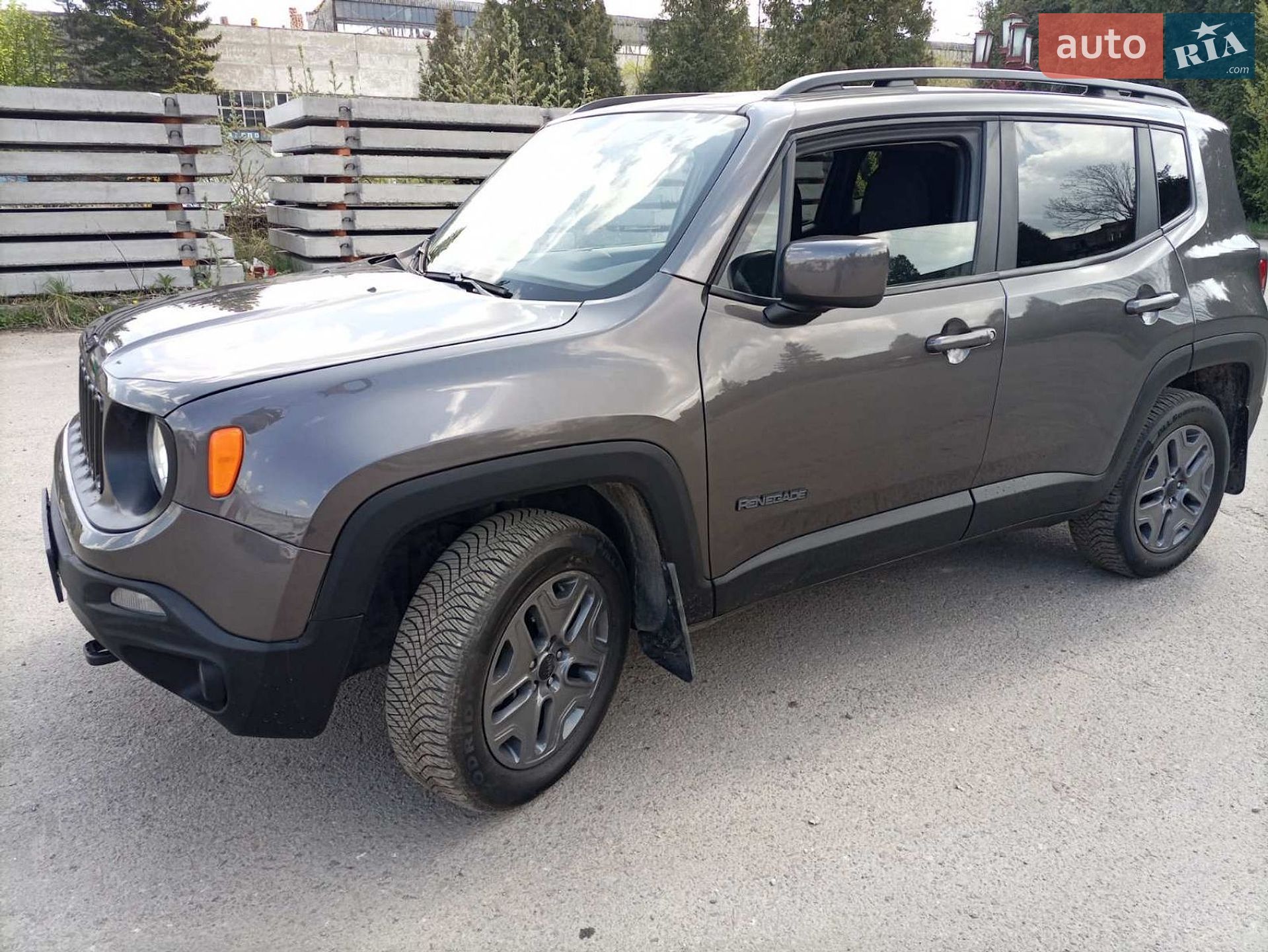 Jeep Renegade 2020 VIN ZACNJDAB1MPM27128 фото оголошення 4 з 28