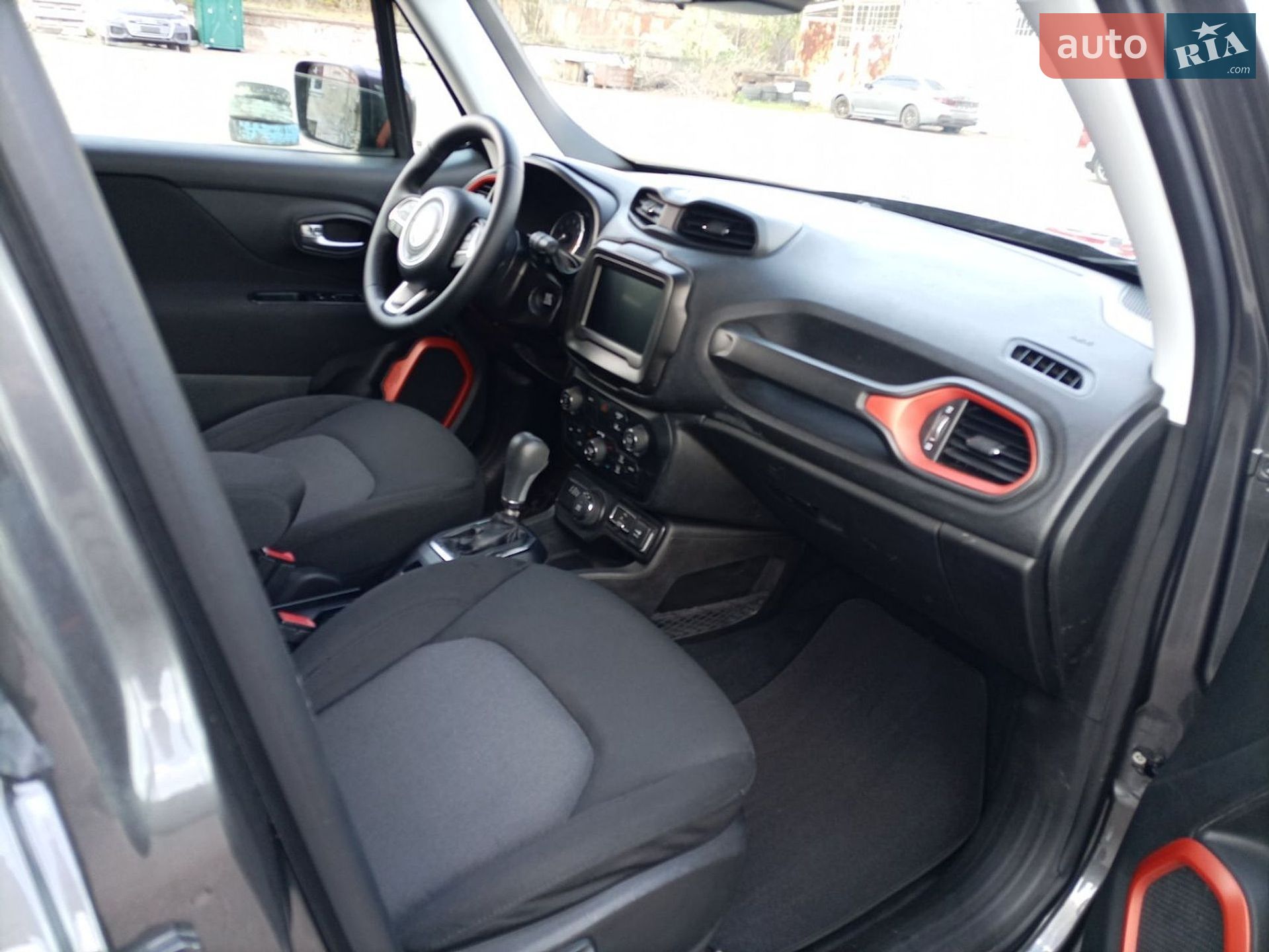 Jeep Renegade 2020 VIN ZACNJDAB1MPM27128 фото оголошення 17 з 28