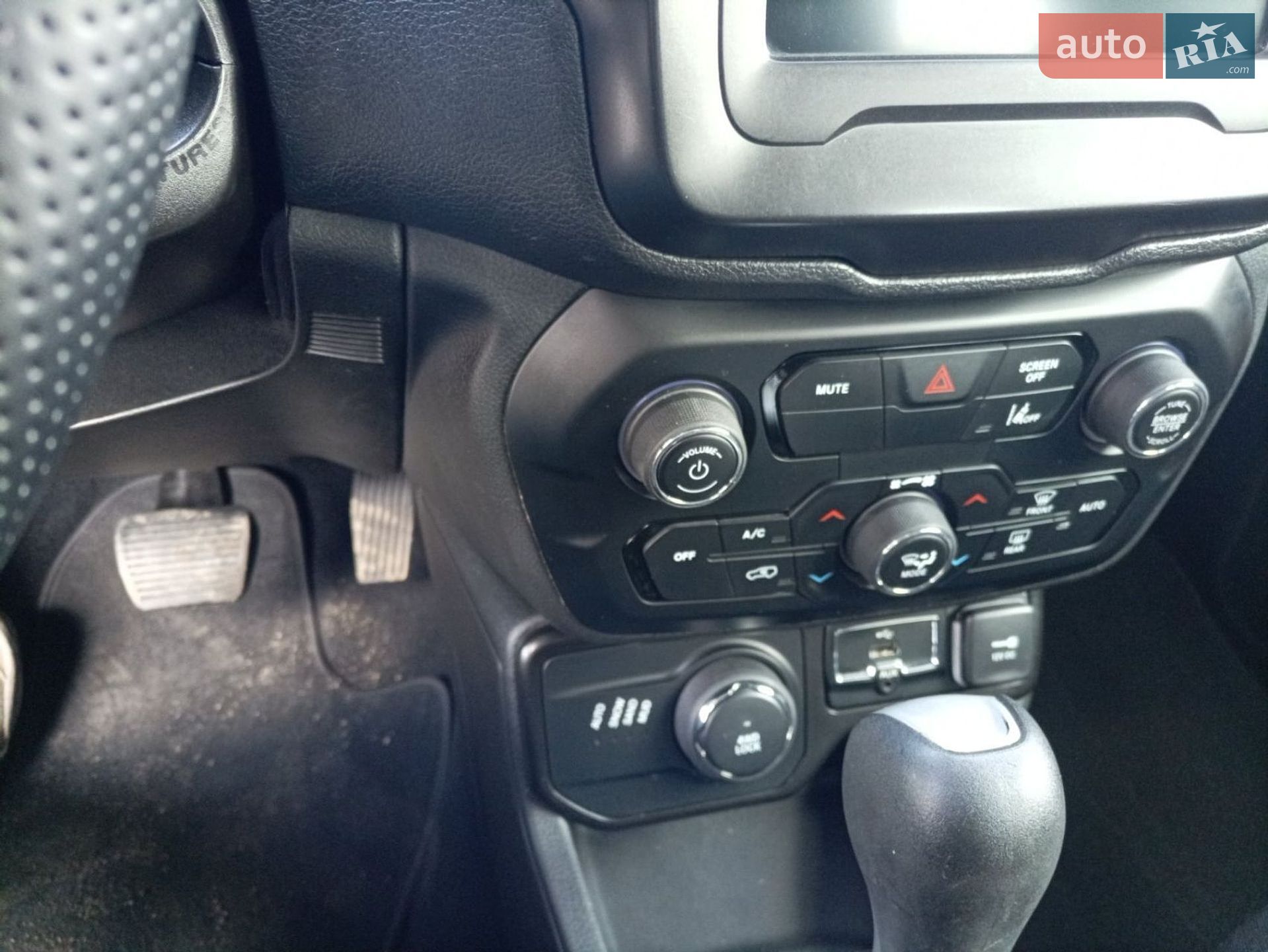 Jeep Renegade 2020 VIN ZACNJDAB1MPM27128 фото оголошення 21 з 28