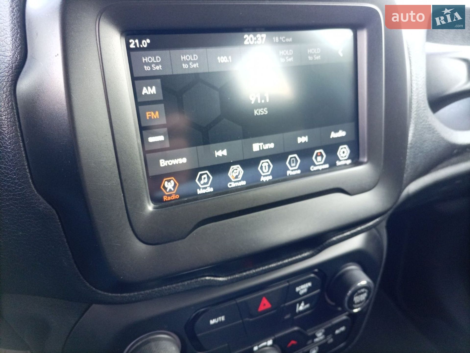 Jeep Renegade 2020 VIN ZACNJDAB1MPM27128 фото оголошення 26 з 28