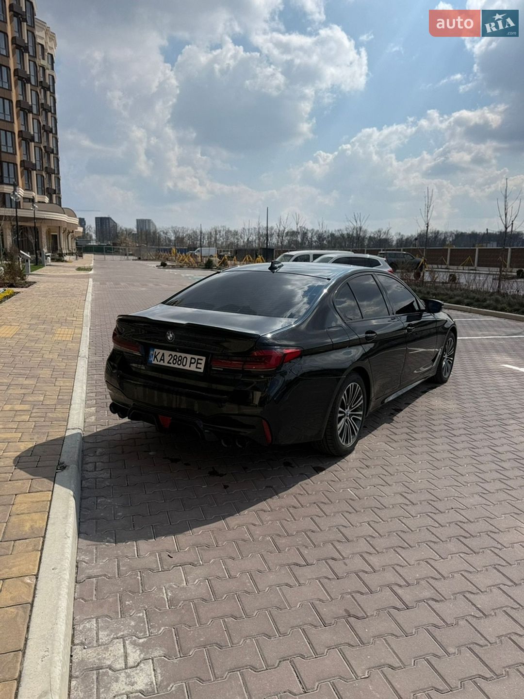 BMW 5 Series 2019 VIN WBAJA9C55KB392765 фото оголошення 4 з 15