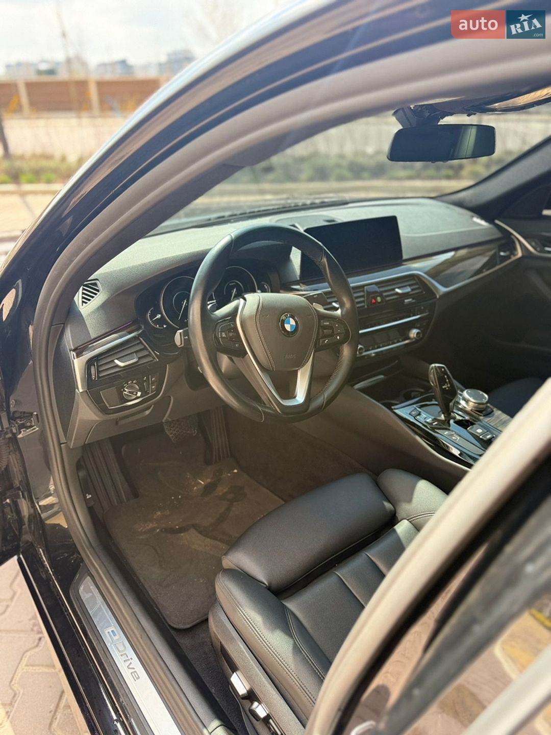 BMW 5 Series 2019 VIN WBAJA9C55KB392765 фото оголошення 7 з 15
