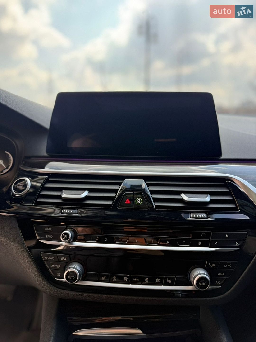 BMW 5 Series 2019 VIN WBAJA9C55KB392765 фото оголошення 10 з 15