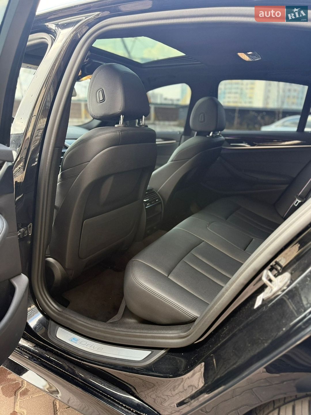BMW 5 Series 2019 VIN WBAJA9C55KB392765 фото оголошення 12 з 15