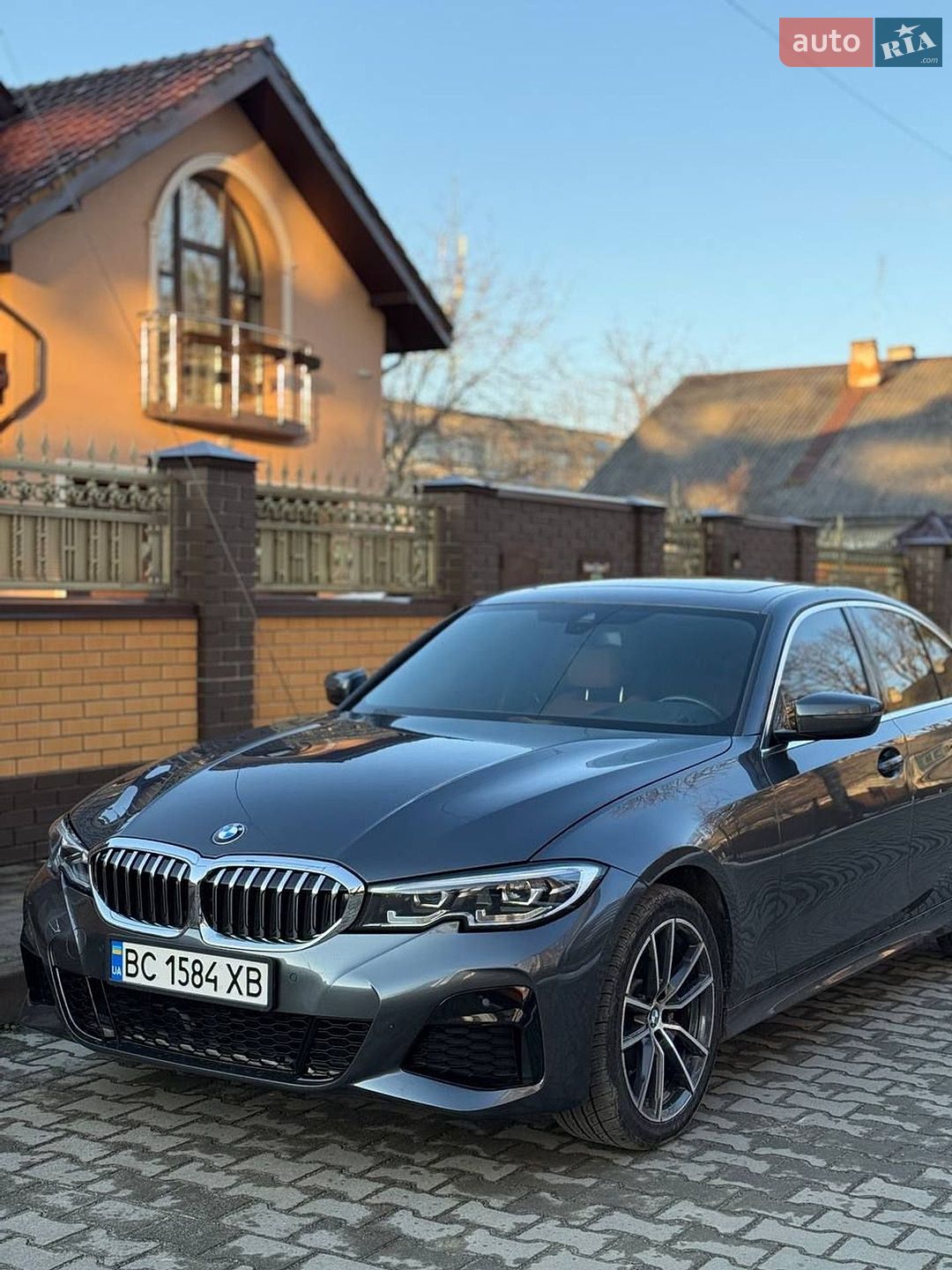 BMW 3 Series 2019 VIN WBA5R7C55KAJ87614 фото оголошення 3 з 13