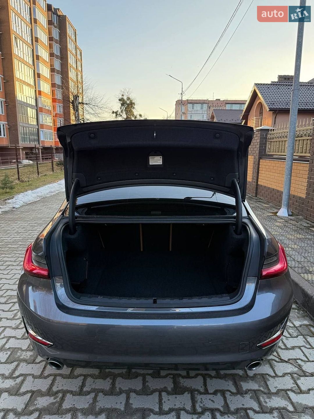BMW 3 Series 2019 VIN WBA5R7C55KAJ87614 фото оголошення 9 з 13