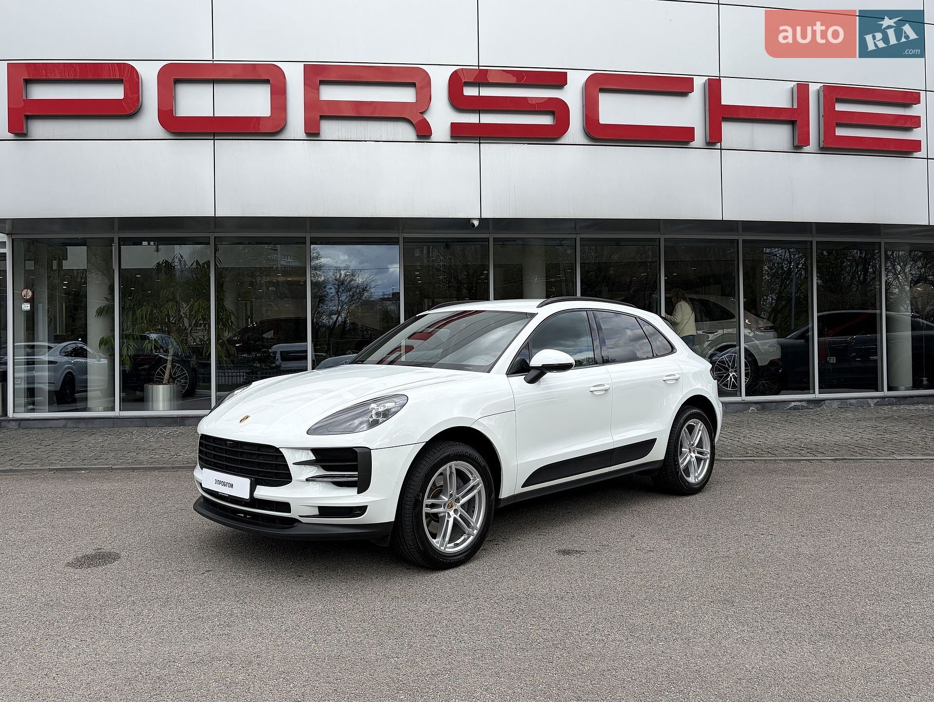 Porsche Macan 2018 VIN WP1ZZZ95ZKLB03329 фото оголошення 2 з 39